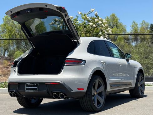 Used 2025 Porsche Macan image 32