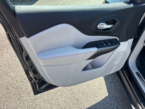 Used 2020 Jeep Cherokee Limited image 10