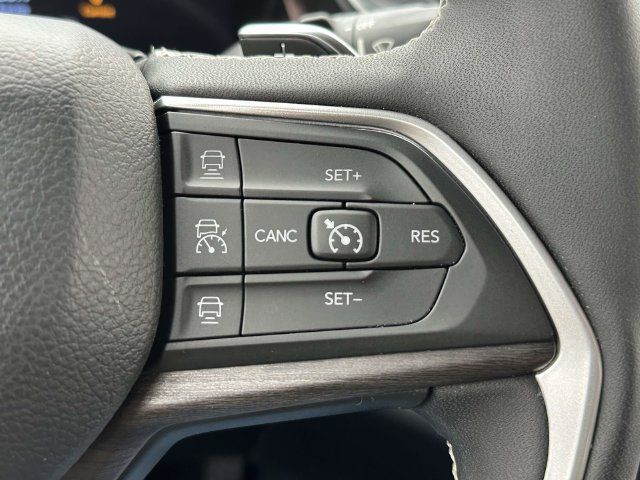 Used 2023 Jeep Grand Cherokee Limited AWD/4WD image 32