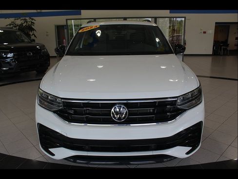 Used 2022 Volkswagen Tiguan SE R-Line AWD/4WD image 2