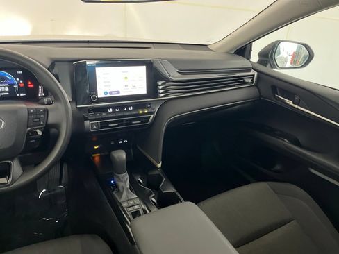Used 2025 Toyota Camry LE FWD image 33