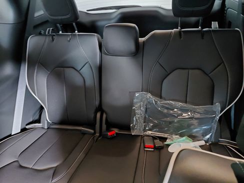 New 2026 Chrysler Pacifica Limited w/ S Appearance Package image 14