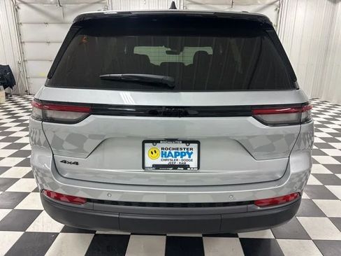 Used 2026 Jeep Grand Cherokee Altitude AWD/4WD image 4
