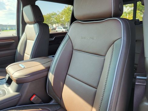 New 2025 GMC Sierra 2500 Denali w/ Denali Reserve Package image 21