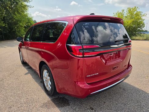 Used 2025 Chrysler Pacifica Select FWD image 8