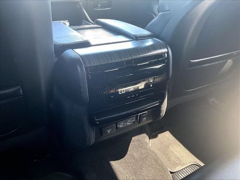 Used 2024 Jeep Wagoneer L Series II w/ Flexible Seating Group AWD/4WD image 35
