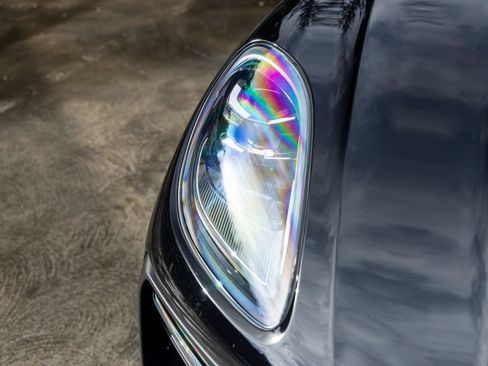 Certified 2025 Porsche Macan image 14