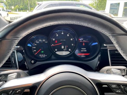 Used 2018 Porsche Macan AWD/4WD image 15