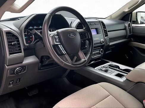 Used 2018 Ford Expedition XLT image 16