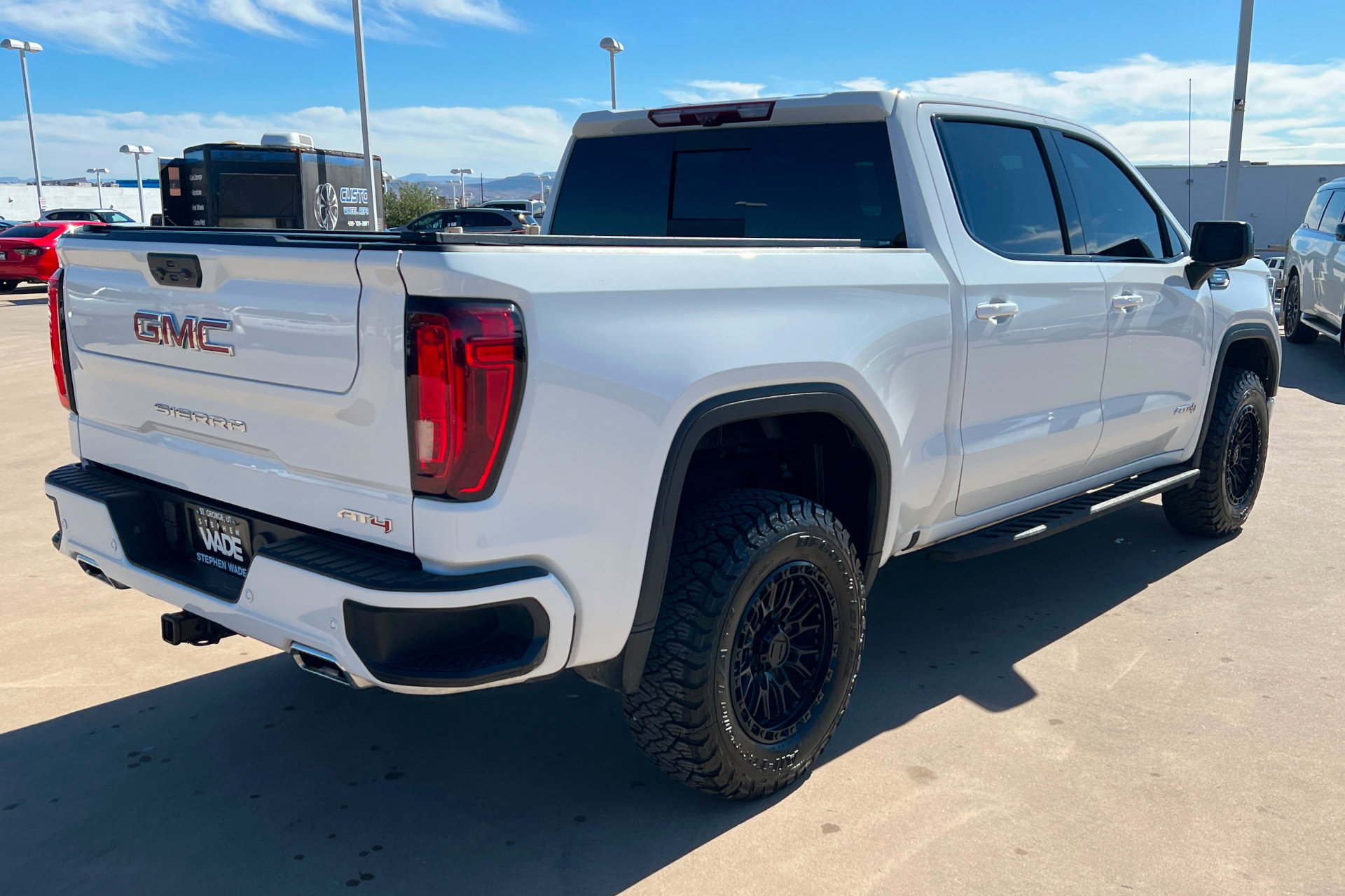 Used 2023 GMC Sierra 1500 AT4 w/ AT4 Premium Package AWD/4WD image 6