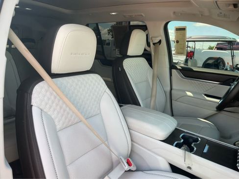 Used 2024 GMC Acadia Denali w/ Super Cruise Package FWD image 27