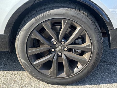 Used 2022 Land Rover Discovery S R-Dynamic image 3