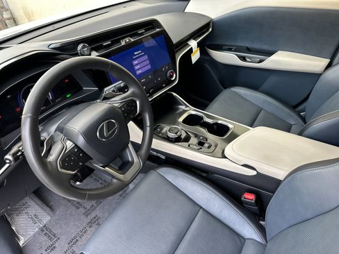 Used 2023 Lexus RZ 450e Premium image 9