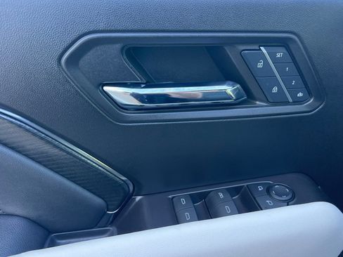Used 2024 GMC Canyon AT4X AWD/4WD image 8