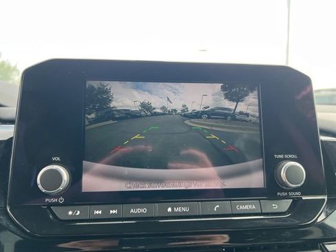 Used 2024 Nissan Pathfinder SV image 19