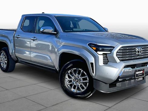 Used 2024 Toyota Tacoma Limited w/ Limited Package (LT) image 3