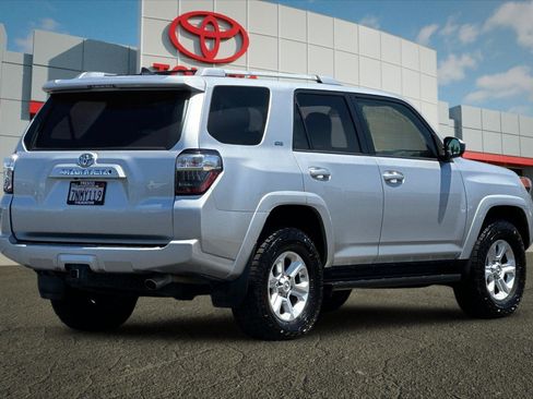 Certified 2016 Toyota 4Runner SR5 AWD/4WD image 3