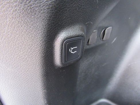 Used 2022 Jeep Cherokee Trailhawk w/ Premium Leather Package image 40