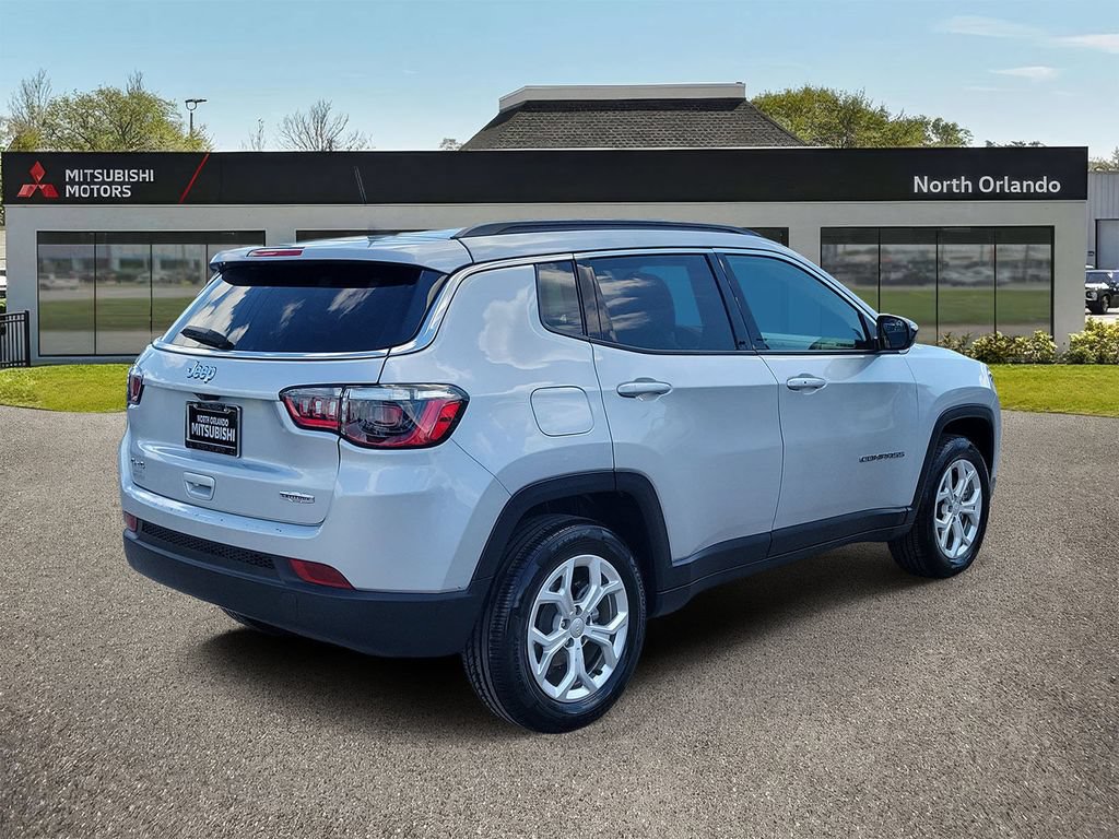 Used 2024 Jeep Compass Latitude AWD/4WD image 3