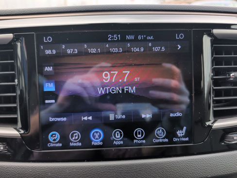 Used 2017 Chrysler Pacifica Touring-L image 12