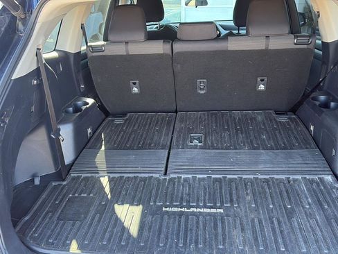 Used 2021 Toyota Highlander LE image 6