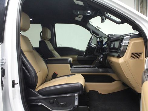 Used 2024 Ford F250 Lariat w/ Chrome Package image 16