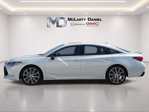 Used 2019 Toyota Avalon Touring w/ Advanced Safety Package FWD image 2