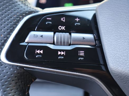 Used 2024 Nissan Ariya AWD image 25