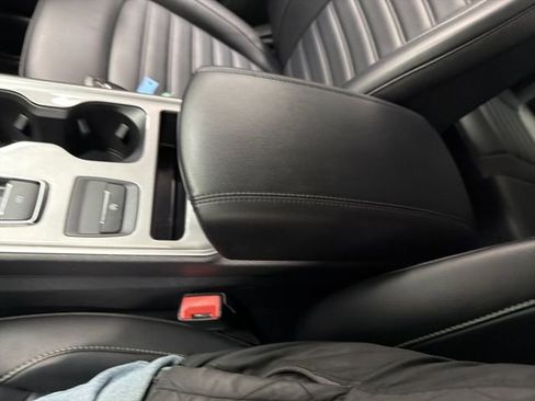 Used 2024 Ford Edge SEL image 19