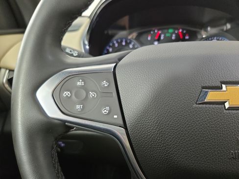 Used 2023 Chevrolet Traverse LT AWD/4WD image 16