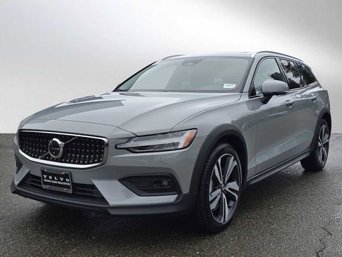 Certified 2025 Volvo V60 B5 Cross Country Plus image 7