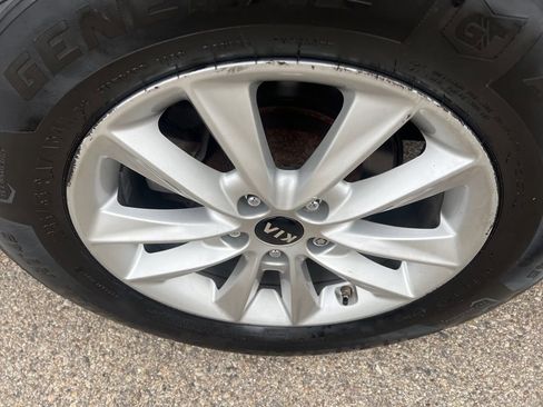 Certified 2019 Kia Sorento LX w/ LX Convenience Package image 40