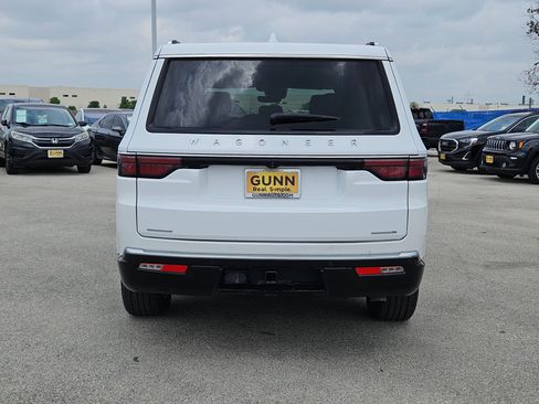 Used 2023 Jeep Wagoneer Series III w/ Preferred Equipment Group image 4