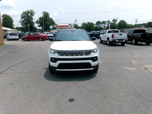 Used 2025 Jeep Compass Limited AWD/4WD image 3