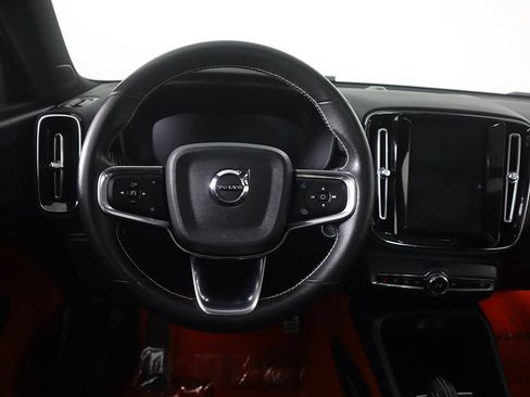 Used 2021 Volvo XC40 T5 R-Design image 41