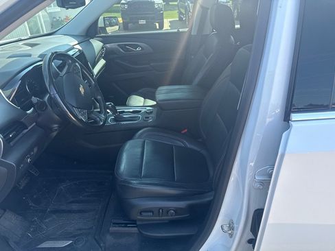 Used 2019 Chevrolet Traverse Premier w/ Driver Confidence II Package FWD image 3