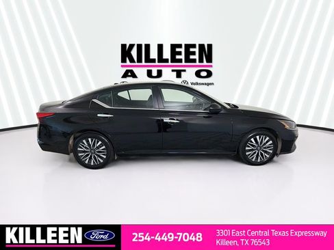 Used 2025 Nissan Altima 2.5 SV FWD image 10