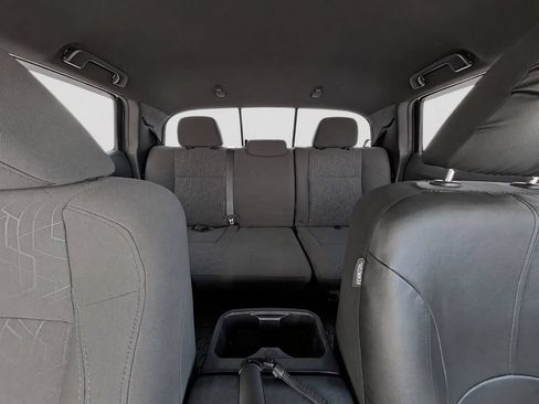 Used 2017 Toyota Tacoma TRD Off-Road AWD/4WD image 28