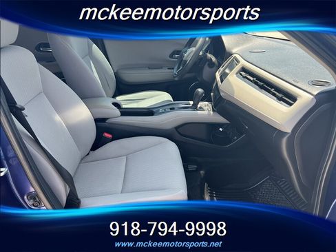 Used 2017 Honda HR-V EX image 6