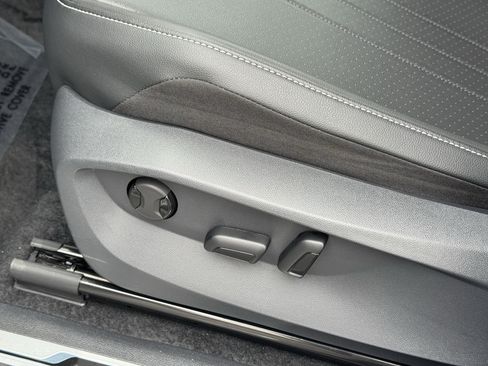 Certified 2024 Volkswagen Tiguan SE R-Line FWD image 16