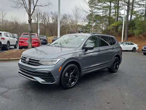Used 2024 Volkswagen Tiguan SE R-Line image 3