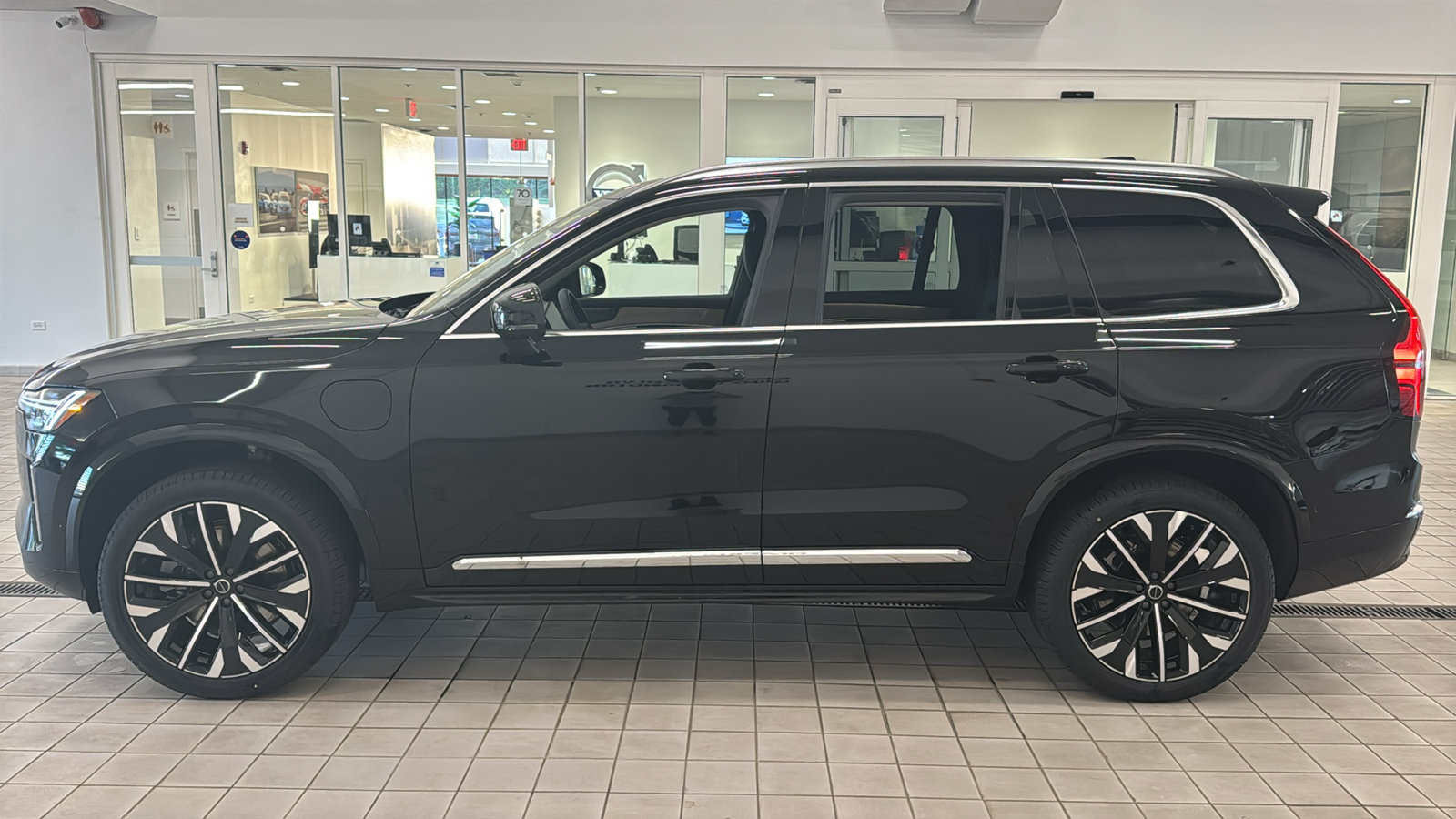 New 2026 Volvo XC90 T8 Plus w/ Protection Package Premier AWD/4WD image 8