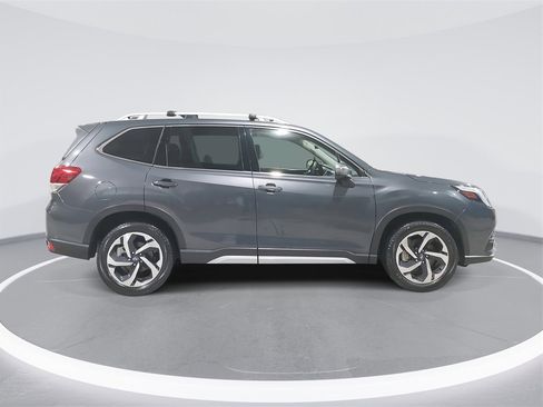 Used 2022 Subaru Forester Touring image 4