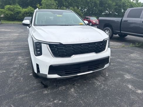 Used 2025 Kia Sorento S w/ Panoramic Sunroof Package FWD image 3