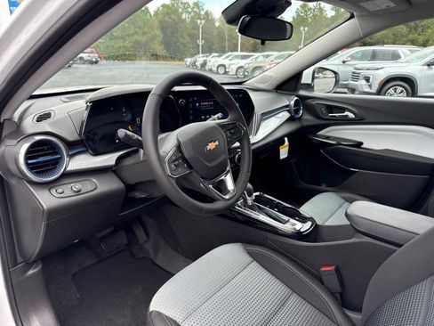 New 2025 Chevrolet Trax LT w/ Driver Confidence Package image 19