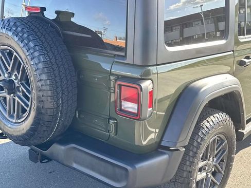 Used 2024 Jeep Wrangler Unlimited Sport AWD/4WD image 36