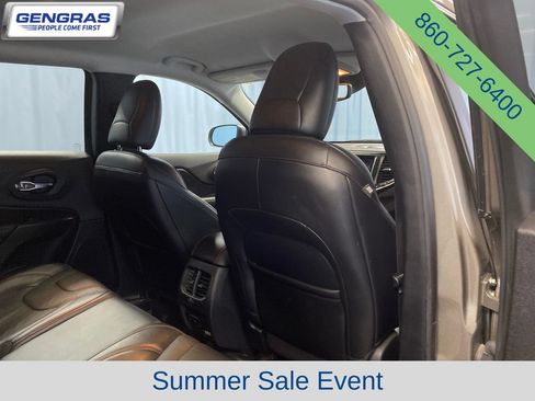 Used 2020 Jeep Cherokee Trailhawk AWD/4WD image 36