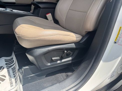 Used 2023 Ford Explorer Limited w/ Limited Technology Package RWD image 11