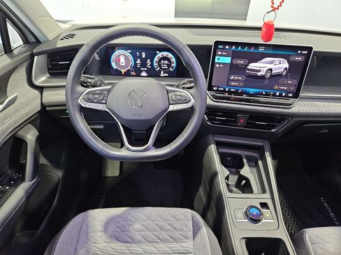 Certified 2025 Volkswagen Tiguan S FWD image 14