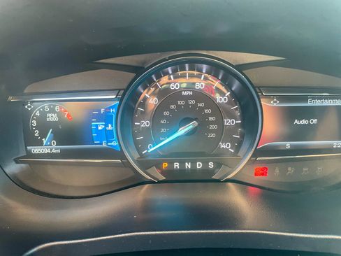 Used 2018 Ford Explorer Limited image 29